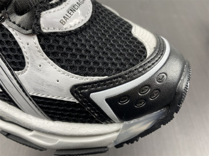 blcg runner sneaker